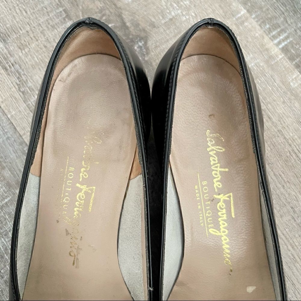 SALVATORE FERRAGAMO tuxedo bow flats. - Picture 4 of 7